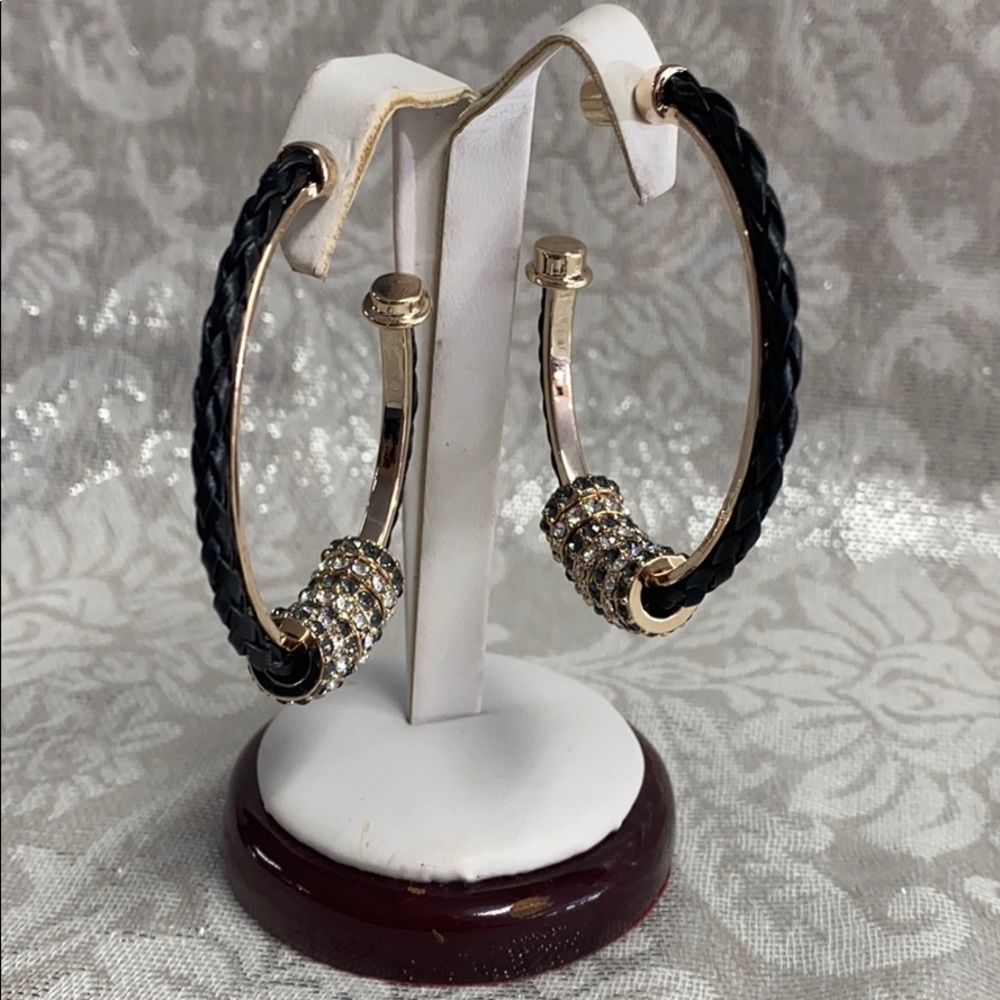 Fashion costume earrings with rhinestones !